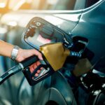 Encher o tanque de combustível ajuda a economizar? Tire sua dúvida