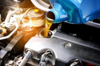 Troca de óleo do motor do carro: quando fazer e por que trocar o filtro junto?