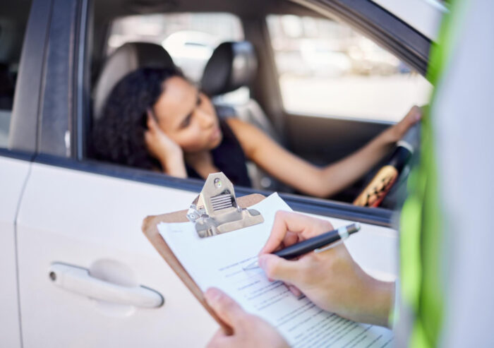 multa por estacionar em lugar proibido