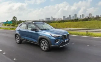 Fiat Pulse Hybrid azul em movimento na estrada, destacando o consumo do Pulse Hybrid