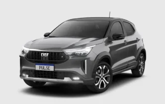 Fiat Pulse cinza com farol DRL aceso na parte dianteira do veiculo